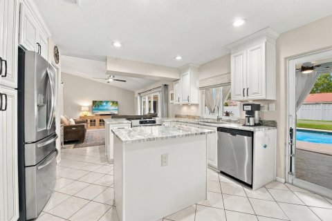 House in Coral Springs, Florida 3 bedrooms, 174.75 sq.m. № 2387103 - photo 22