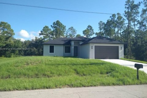 Casa en alquiler en Lehigh Acres, Florida, 3 dormitorios № 1937520 - foto 1