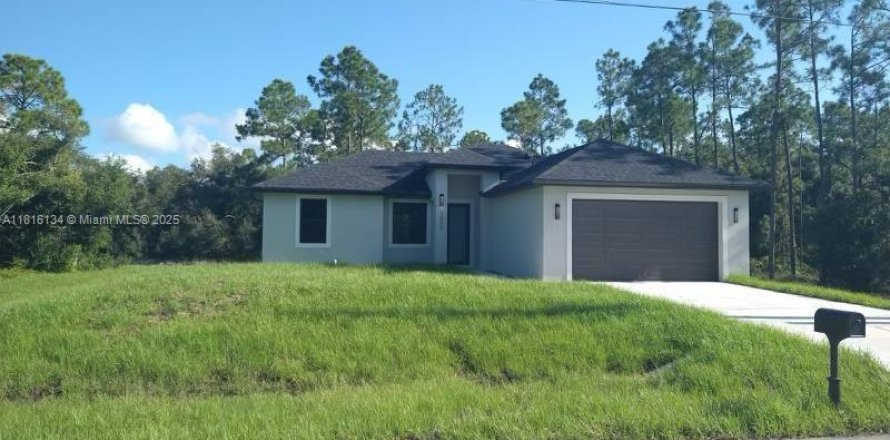 House in Lehigh Acres, Florida 3 bedrooms № 1937520