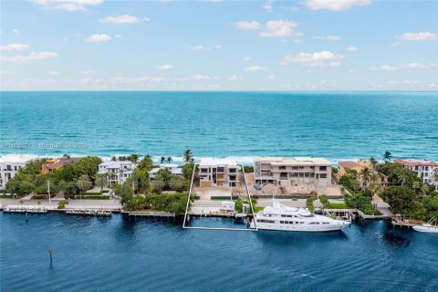House in Hillsboro Beach, Florida 7 bedrooms, 907.93 sq.m. № 1867718 - photo 5