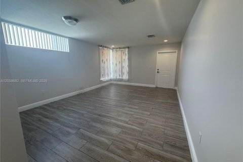 Touwnhouse à louer à Hialeah, Floride: 3 chambres, 153.29 m2 № 2168002 - photo 5