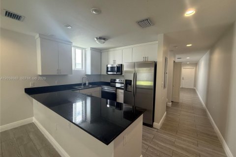 Touwnhouse à louer à Hialeah, Floride: 3 chambres, 153.29 m2 № 2168002 - photo 3
