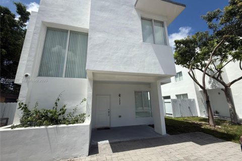 Touwnhouse à Hialeah, Floride 3 chambres, 153.29 m2 № 2168002