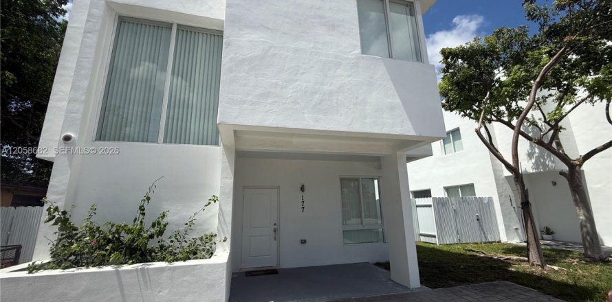 Touwnhouse à Hialeah, Floride 3 chambres, 153.29 m2 № 2168002