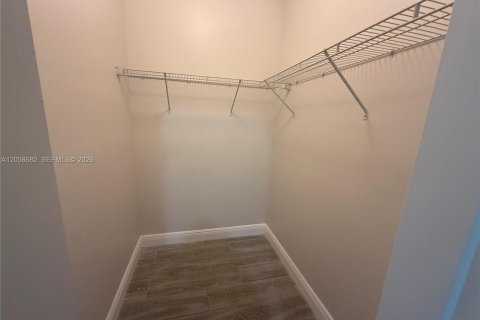 Touwnhouse à louer à Hialeah, Floride: 3 chambres, 153.29 m2 № 2168002 - photo 16