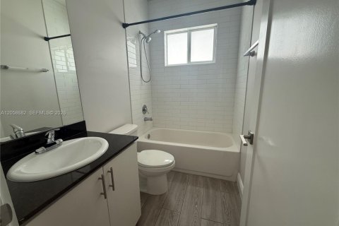 Touwnhouse à louer à Hialeah, Floride: 3 chambres, 153.29 m2 № 2168002 - photo 10