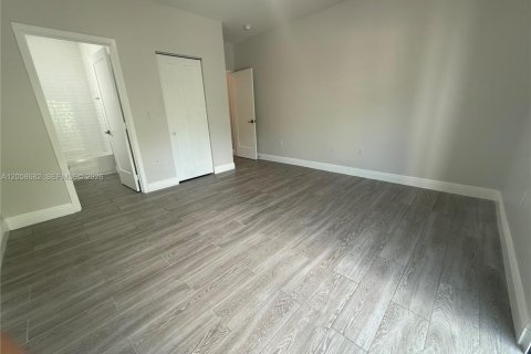 Touwnhouse à louer à Hialeah, Floride: 3 chambres, 153.29 m2 № 2168002 - photo 15