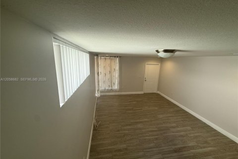 Touwnhouse à louer à Hialeah, Floride: 3 chambres, 153.29 m2 № 2168002 - photo 7