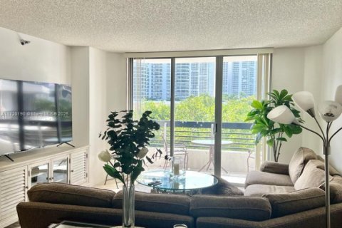 Снять в аренду кондоминиум в Авентура, Флорида 2 спальни, 109.72м2, № 1958938 - фото 2