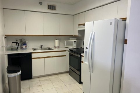 Снять в аренду кондоминиум в Авентура, Флорида 2 спальни, 109.72м2, № 1958938 - фото 4