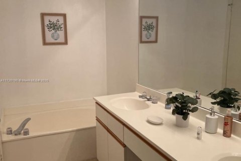 Снять в аренду кондоминиум в Авентура, Флорида 2 спальни, 109.72м2, № 1958938 - фото 6