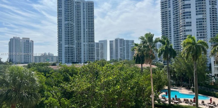 Кондоминиум с 2 спальнями в Авентура, Флорида № 1958938