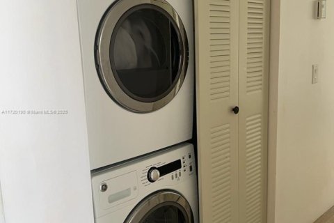 Снять в аренду кондоминиум в Авентура, Флорида 2 спальни, 109.72м2, № 1958938 - фото 9