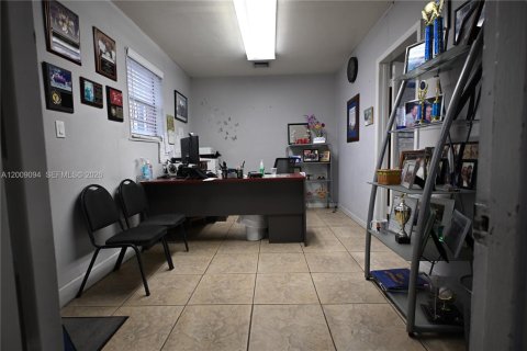 Immobilier commercial à vendre à Hialeah, Floride № 2170970 - photo 6