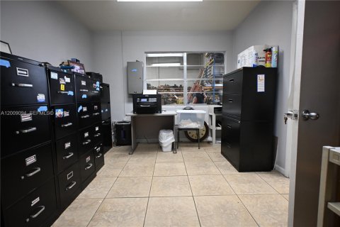 Immobilier commercial à vendre à Hialeah, Floride № 2170970 - photo 10