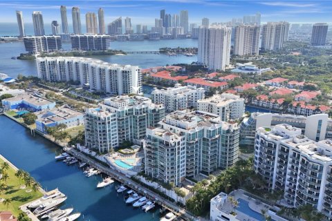 Condominio en venta en Aventura, Florida, 2 dormitorios, 147.71 m2 № 1939868 - foto 1