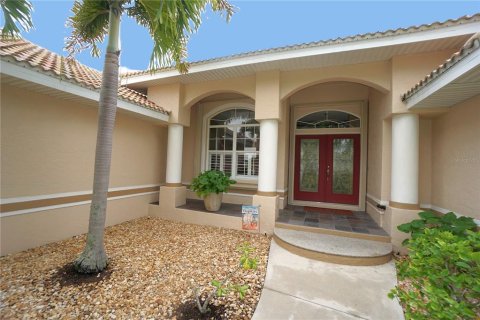 Villa ou maison à vendre à Punta Gorda, Floride: 3 chambres, 177.81 m2 № 2400231 - photo 3