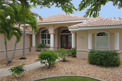 Villa ou maison à vendre à Punta Gorda, Floride: 3 chambres, 177.81 m2 № 2400231 - photo 2