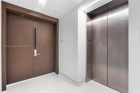 Condominio en venta en Miami, Florida, 3 dormitorios, 224.27 m2 № 1862772 - foto 9