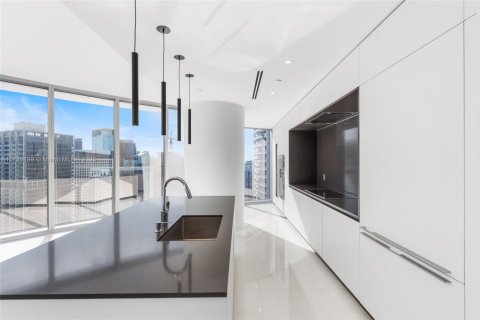 Condominio en venta en Miami, Florida, 3 dormitorios, 224.27 m2 № 1862772 - foto 16