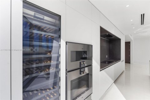 Condominio en venta en Miami, Florida, 3 dormitorios, 224.27 m2 № 1862772 - foto 19