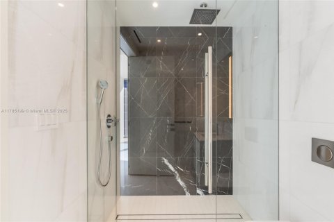 Condominio en venta en Miami, Florida, 3 dormitorios, 224.27 m2 № 1862772 - foto 24