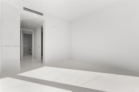 Condominio en venta en Miami, Florida, 3 dormitorios, 224.27 m2 № 1862772 - foto 28