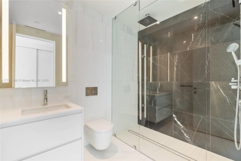 Condominio en venta en Miami, Florida, 3 dormitorios, 224.27 m2 № 1862772 - foto 30