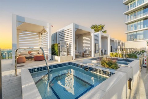 Condominio en venta en Miami, Florida, 3 dormitorios, 224.27 m2 № 1862772 - foto 2