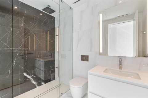 Condominio en venta en Miami, Florida, 3 dormitorios, 224.27 m2 № 1862772 - foto 23