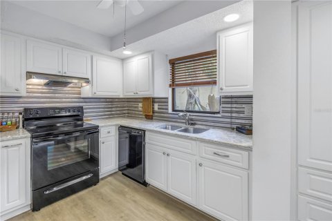 Condo in Bradenton, Florida, 2 bedrooms  № 1527991 - photo 18
