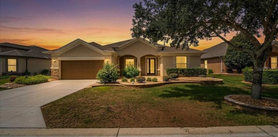 Villa ou maison à Ocala, Floride 2 chambres, 213.58 m2 № 2407065