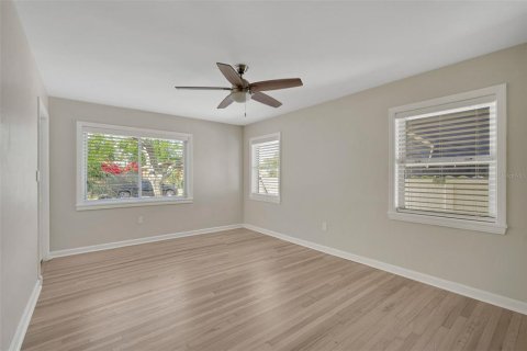 Casa en venta en Saint Petersburg, Florida, 3 dormitorios, 231.88 m2 № 1574386 - foto 18