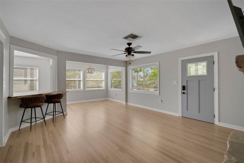 Casa en venta en Saint Petersburg, Florida, 3 dormitorios, 231.88 m2 № 1574386 - foto 6