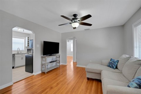 Casa en venta en Saint Petersburg, Florida, 3 dormitorios, 231.88 m2 № 1574386 - foto 28