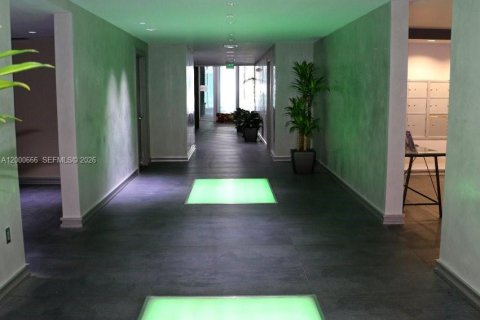 Condo in Miami, Florida, 2 bedrooms  № 2067762 - photo 21