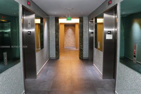 Condo in Miami, Florida, 2 bedrooms  № 2067762 - photo 20