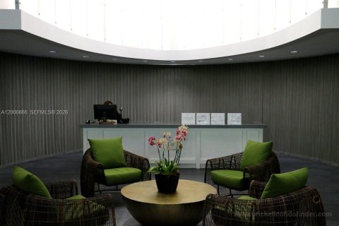 Condo in Miami, Florida, 2 bedrooms  № 2067762 - photo 27