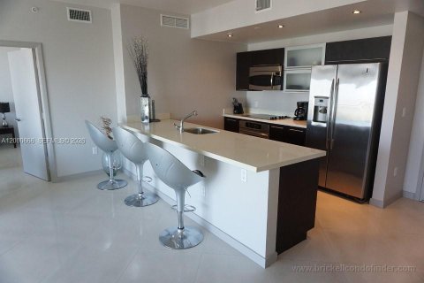 Condo in Miami, Florida, 2 bedrooms  № 2067762 - photo 13