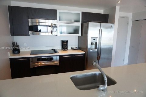 Condo in Miami, Florida, 2 bedrooms  № 2067762 - photo 6