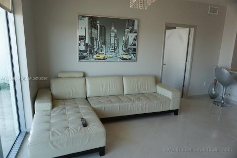 Condo in Miami, Florida, 2 bedrooms  № 2067762 - photo 2