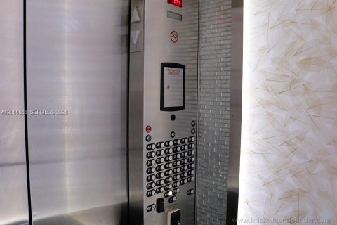 Condo in Miami, Florida, 2 bedrooms  № 2067762 - photo 19