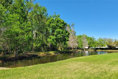 Townhouse in Land O' Lakes, Florida 3 bedrooms, 142.7 sq.m. № 2104557 - photo 2