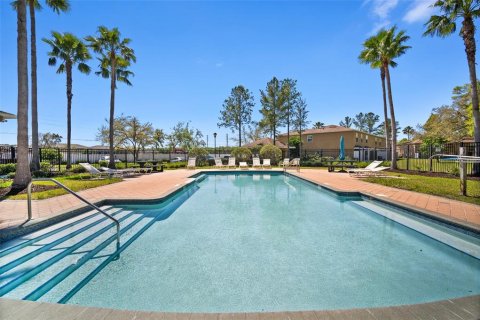 Townhouse in Land O' Lakes, Florida 3 bedrooms, 142.7 sq.m. № 2104557 - photo 4
