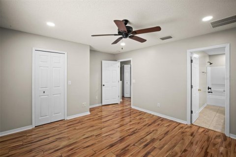 Townhouse in Land O' Lakes, Florida 3 bedrooms, 142.7 sq.m. № 2104557 - photo 20