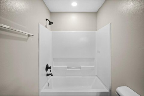 Townhouse in Land O' Lakes, Florida 3 bedrooms, 142.7 sq.m. № 2104557 - photo 22