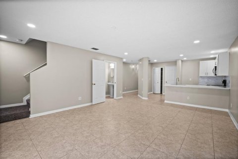 Townhouse in Land O' Lakes, Florida 3 bedrooms, 142.7 sq.m. № 2104557 - photo 10