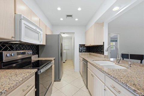 House in Venice, Florida 2 bedrooms, 183.57 sq.m. № 2110377 - photo 25