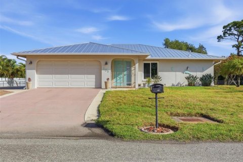 House in Venice, Florida 2 bedrooms, 183.57 sq.m. № 2110377 - photo 16