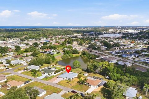 House in Venice, Florida 2 bedrooms, 183.57 sq.m. № 2110377 - photo 9